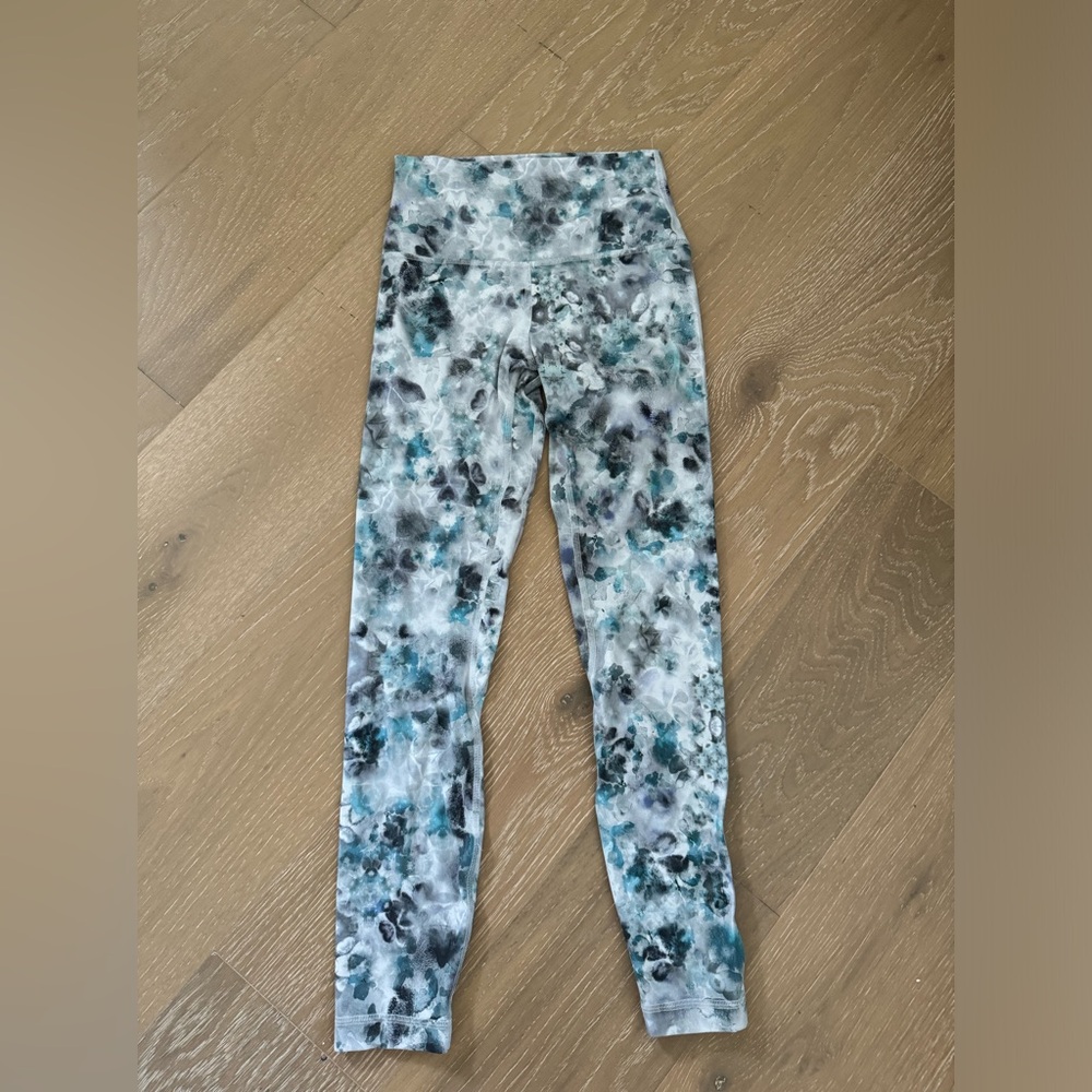 Lulu Lemon Align Size 4 Tie Dyed Leggings. 💙⚡️